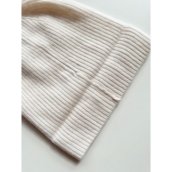 Aritzia BABATON LiteLuxe Birch Ribbed Cashmere Knit Beanie Toque Hat, One Size - Picture 5 of 12